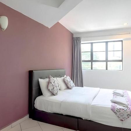 Oyo 89874 Gs Golden Star Hotel سيري كيمبانغان المظهر الخارجي الصورة