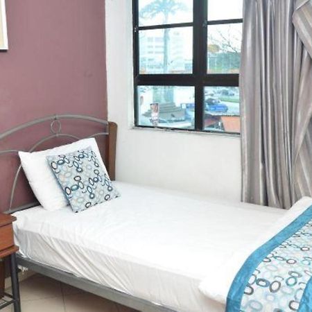 Oyo 89874 Gs Golden Star Hotel سيري كيمبانغان المظهر الخارجي الصورة