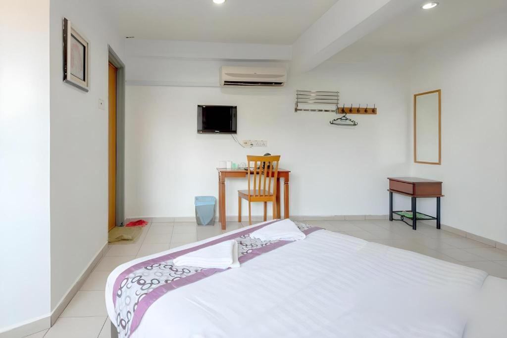 Oyo 89874 Gs Golden Star Hotel سيري كيمبانغان المظهر الخارجي الصورة