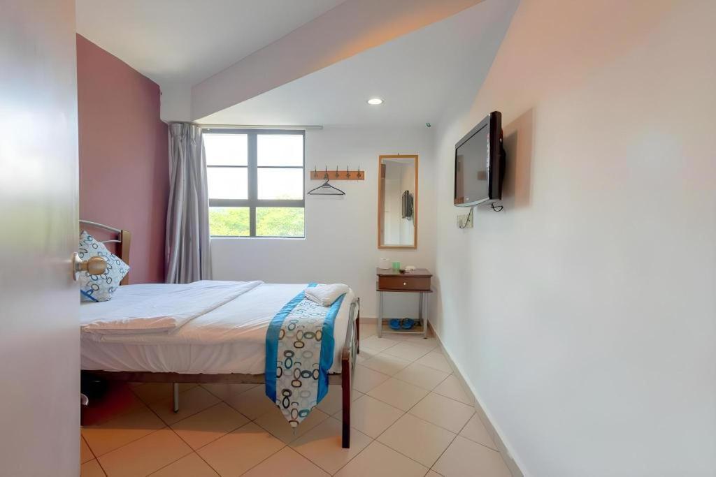 Oyo 89874 Gs Golden Star Hotel سيري كيمبانغان المظهر الخارجي الصورة